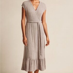 Caution to the Wind Ribbed Striped Maxi wrap Dress M Tie Waist V-Neck Sleeveless